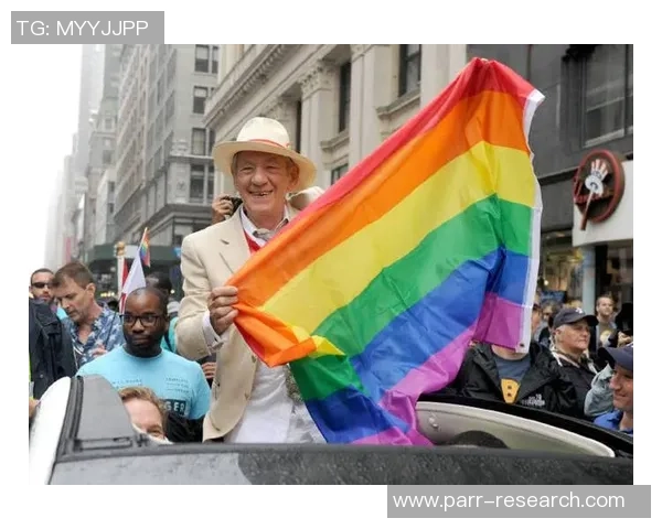 足球明星勇敢出柜同性恋身份引发社会关注与讨论